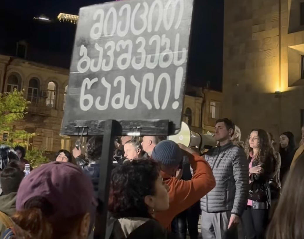 რადიო თავისუფლება: მშობლები ამბობენ, რომ მთავრობის ადმინისტრაციასთან მათ გზა გადაუკეტეს