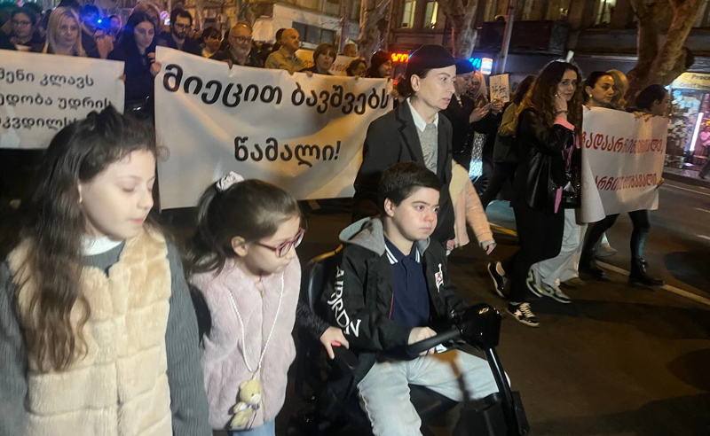 TV პირველი დედის სიტყვებს ავრცელებს: ყოველი დაკარგული დღე ბავშვებს უკან წევს